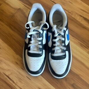 Nike dunk lows, boys size size 7